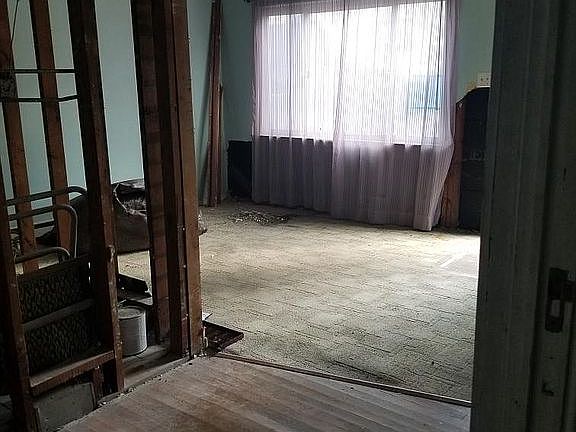 LR needs drywall repair