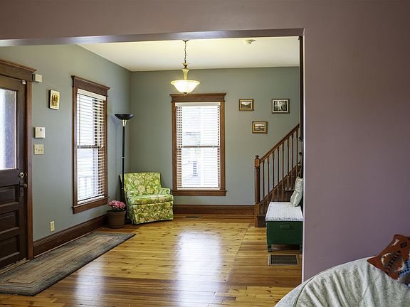 3rd image of 911 Lindsey St
