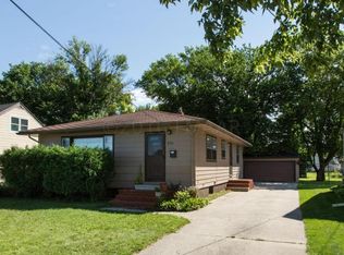 810 14th St N, Moorhead, MN 56560