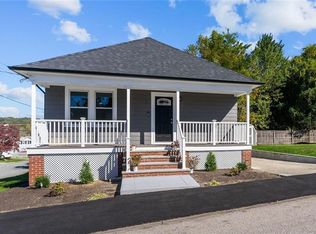 89 Cruz St, Cranston, RI 02920