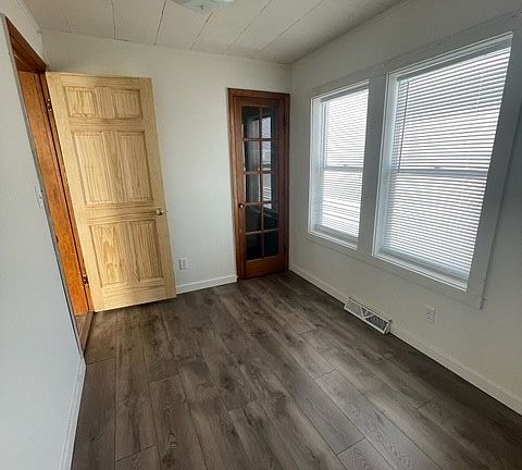 2nd image of 524 6th St S