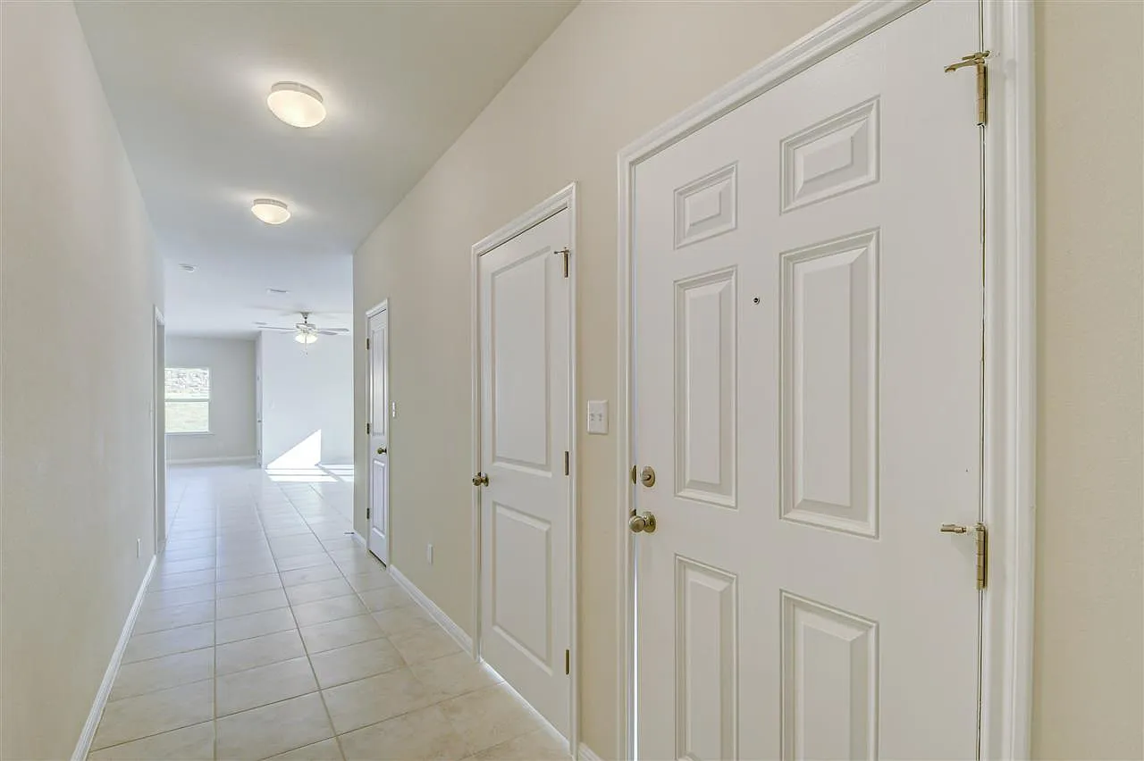 4 bed, 2.5 bath, 2275 sqft, $2,100 — Photo 2