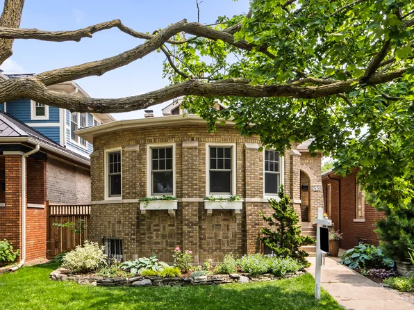 7439 N Maplewood Ave, Chicago, IL 60645