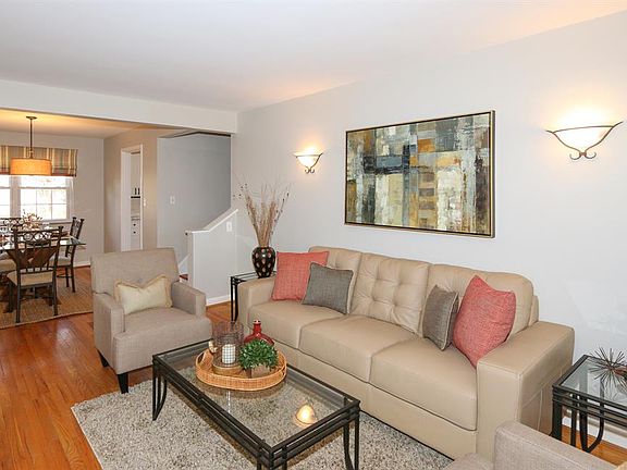 3rd image of 6994 Rowan Hill Dr