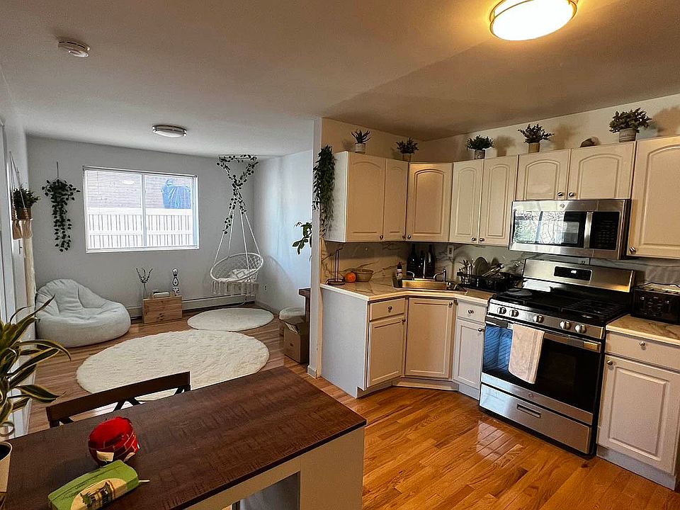 1st image of 24-20 32nd St #1