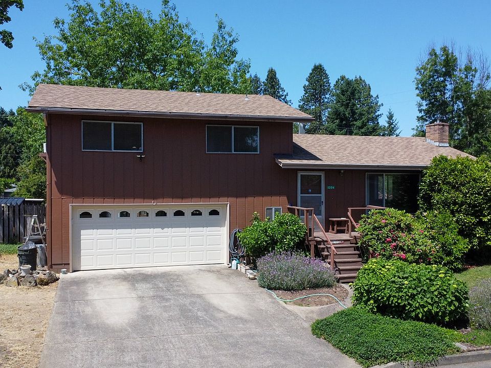 1306 NW Jefferson St, Roseburg, OR 97471 | Zillow