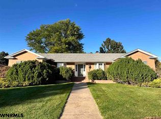521 Hillcrest Dr, Scottsbluff, NE 69361