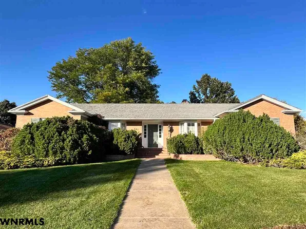 521 Hillcrest Dr, Scottsbluff, NE 69361
