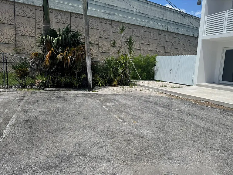 3315 NW 13th Ter #3315 — Photo 2