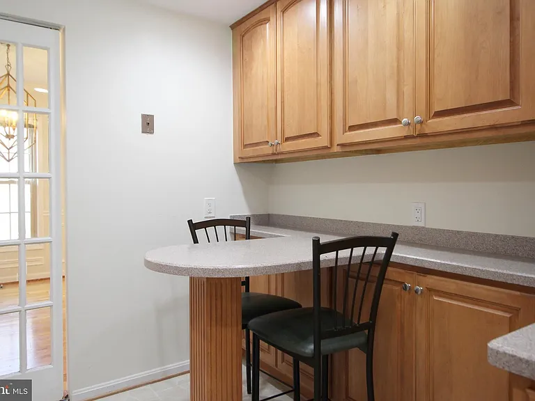 436 N Park Dr — Photo 8