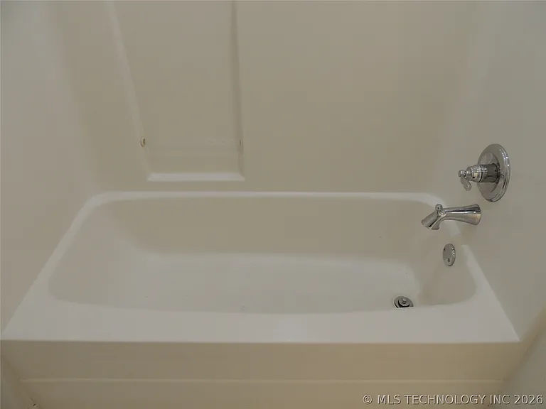4416 W Indianola St — Photo 56
