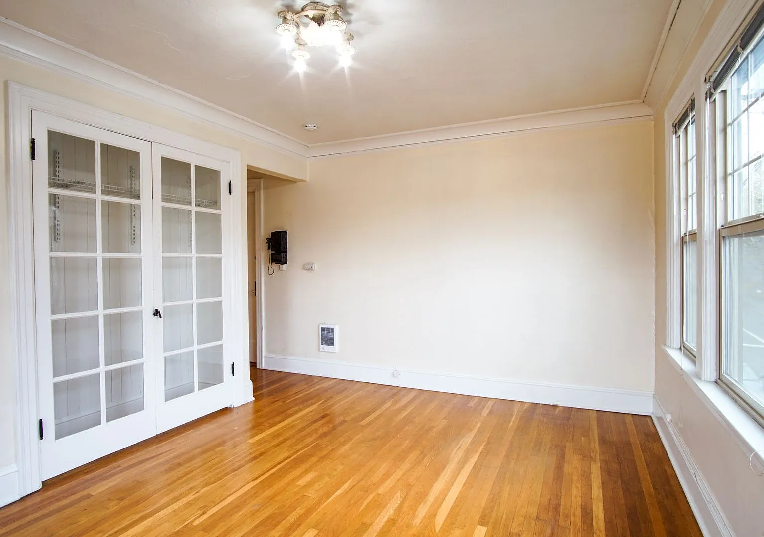 Fantastic Nob Hill Top Floor Corner 1 Bed + Between 21st & 23rd Avenues! — Photo 3