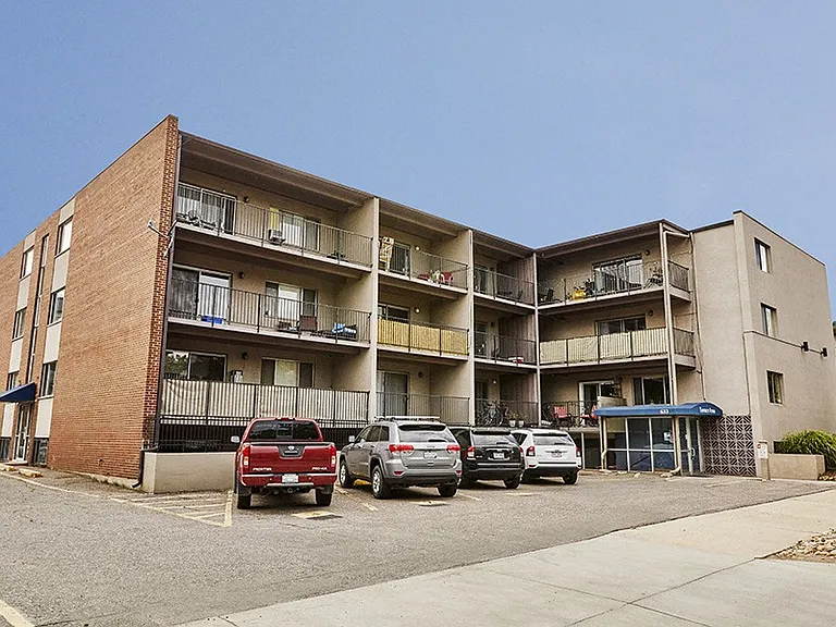 Terrace Arms Apartments — Photo 7