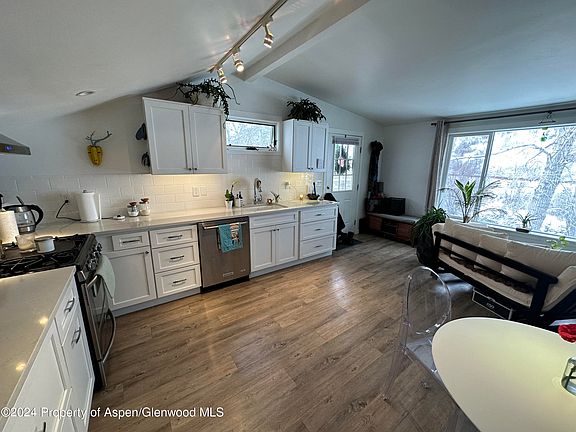 4th image of 302 Waterview Dr