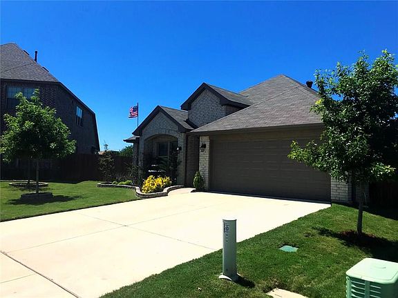 3rd image of 909 Misty Bray Ct