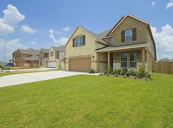 3rd image of 211 Auburn Shores Ct