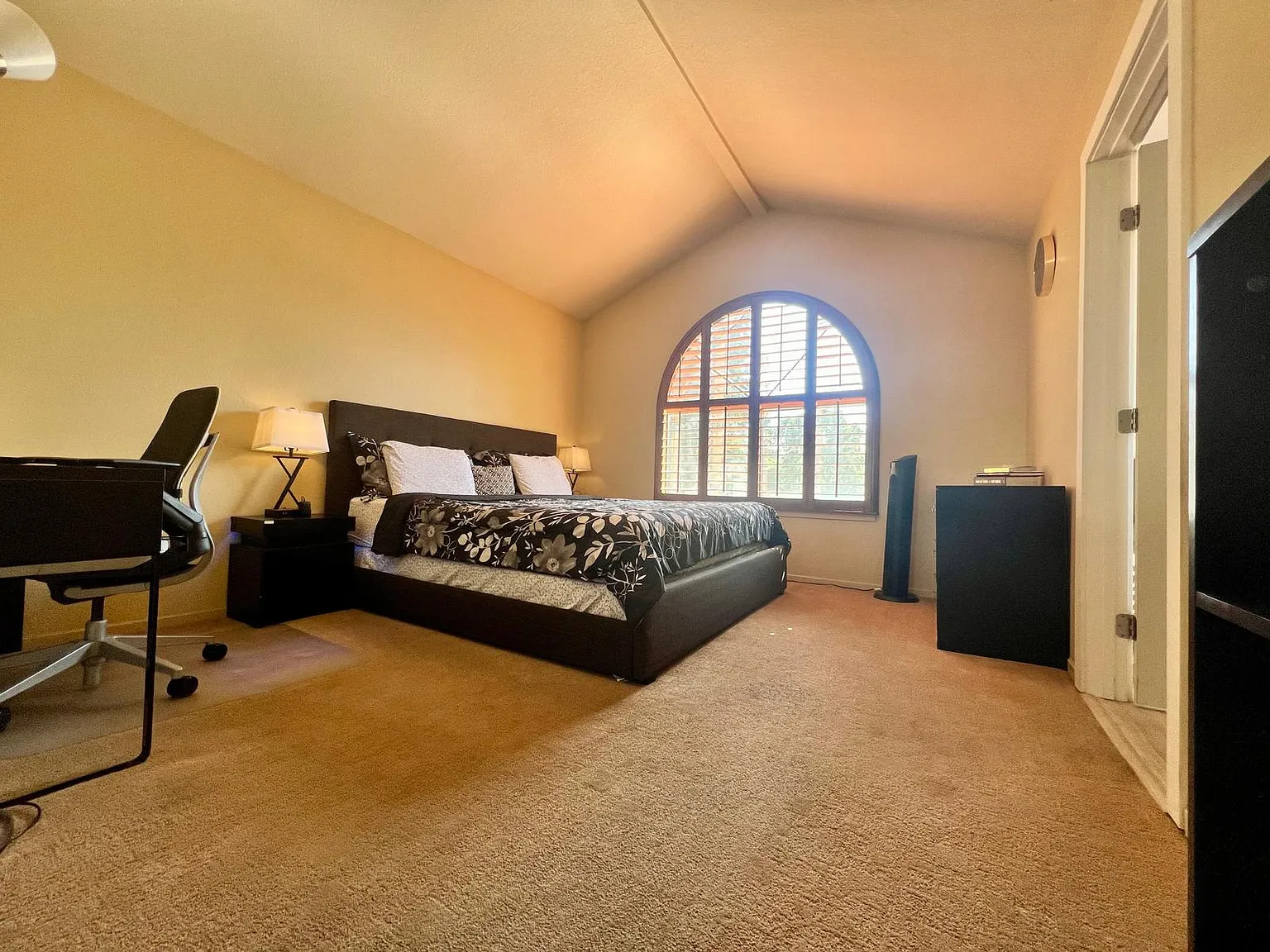 3 bed, 2.5 bath, 1482 sqft, $3,800 — Photo 4