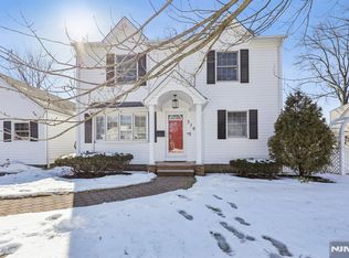 376 Deerfield St, Ridgewood, NJ 07450