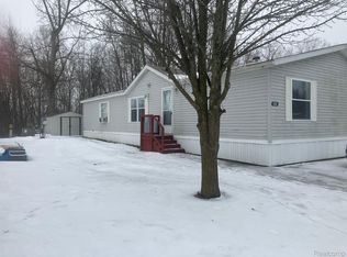 520 E Pondview Dr, Morrice, MI 48857
