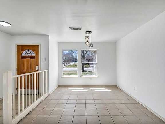 4th image of 2400 Byfield Dr