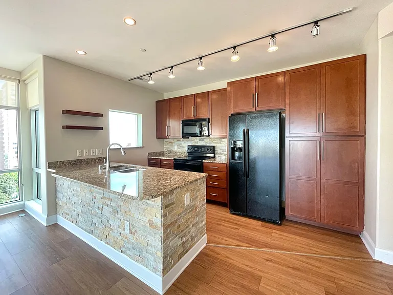 1550 E Royal Pl #1112 — Photo 7