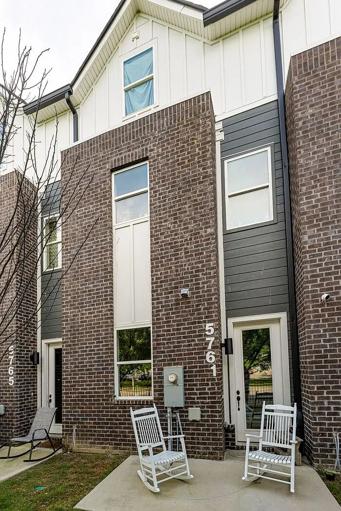 2 bed, 2.0 bath, 1540 sqft, $1,595 — Photo 3