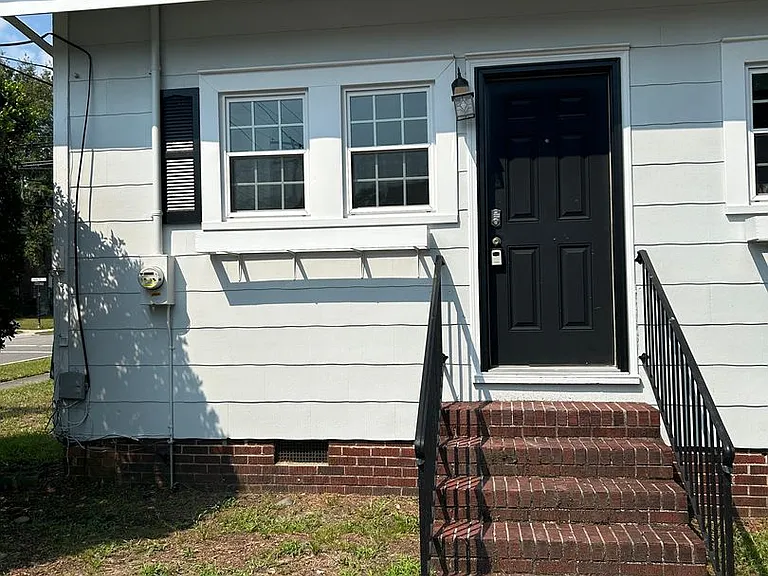 900 Laurel St — Photo 3