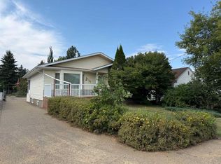 4732 E 48th St, Sylvan Lake, AB T4S 1M9