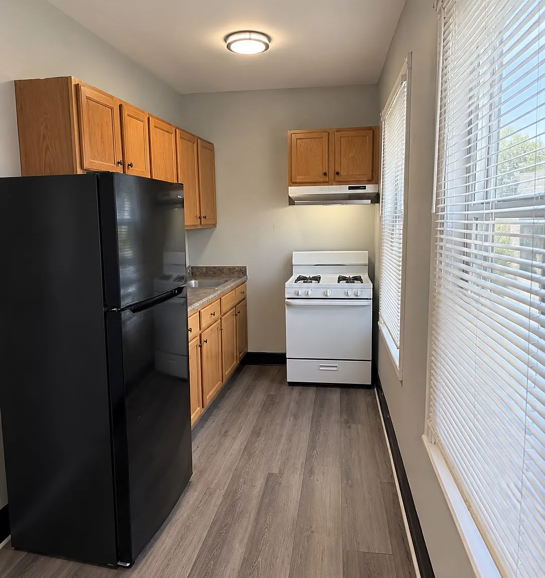 2 bed, $1,800 — Photo 2