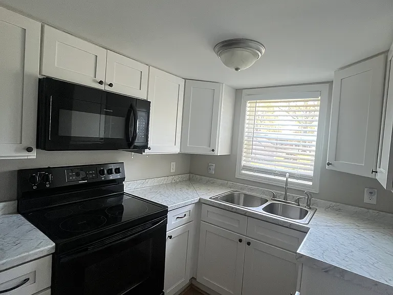177 Eastbrook Dr — Photo 11