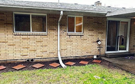 2nd image of 418 NE 66th St
