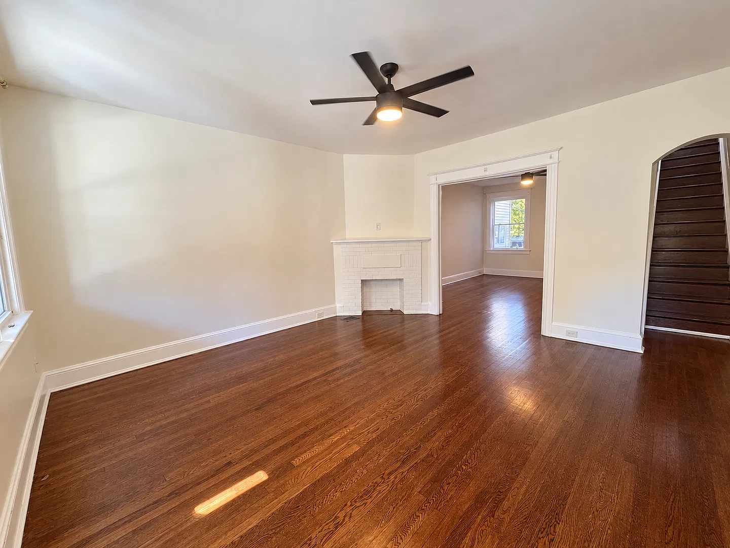 Spacious 4-Bedroom Petworth Rowhome with Off-Street Parking — Photo 4