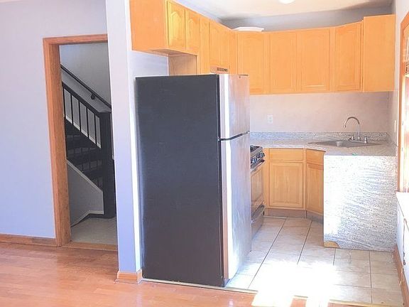 2nd image of 7945 Metropolitan Ave #2