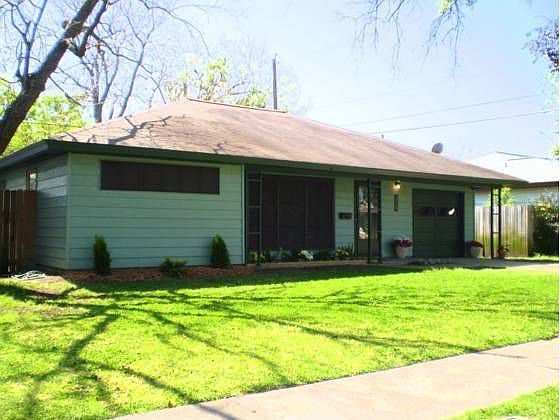 1st image of 229 W 4th St