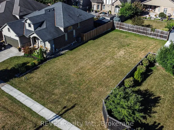 201 One Street Louth, Saint Catharines, ON L2W 1C2