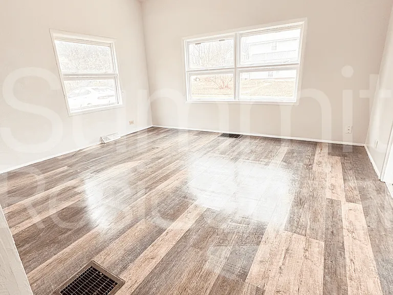 23 Martha Ave — Photo 6