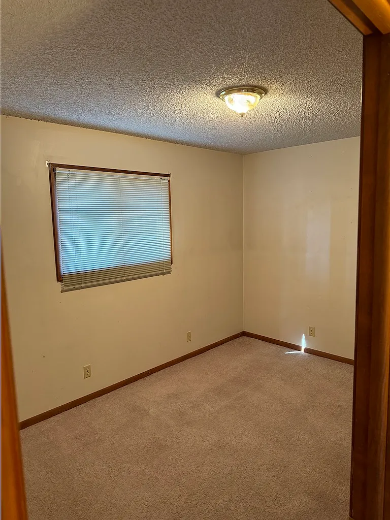 2 bed, 750 sqft, $800 — Photo 2