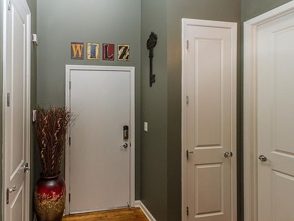 5th image of 624 E Walnut St APT 38