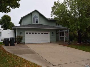5904 W Coughran Ct, Sioux Falls, SD 57106