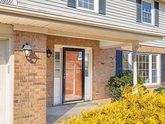 2nd image of 612 Sumter Rd