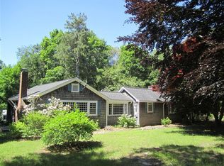 17 Scraggy Neck Rd, Cataumet, MA 02534