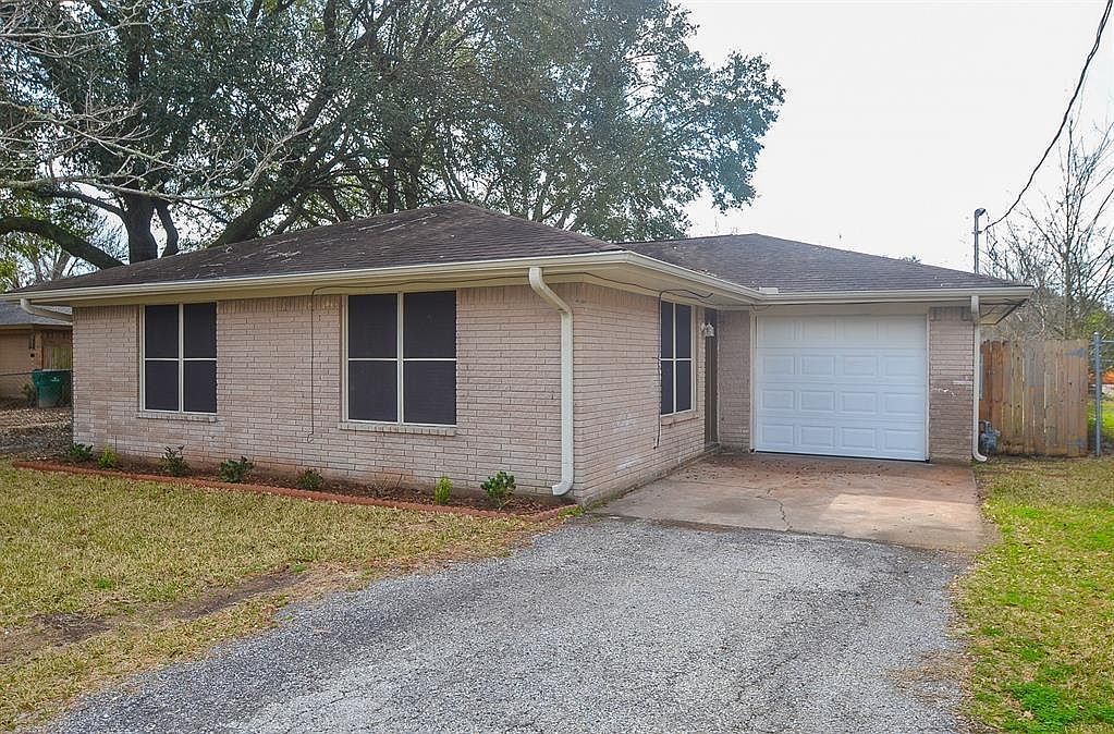 1819 W Blum St, Alvin, TX 77511 Zillow
