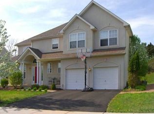 815 Mountaintop Dr, Collegeville, PA 19426