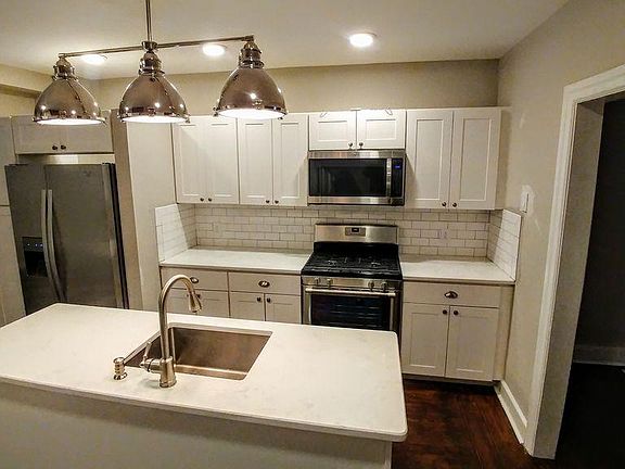 2nd image of 4460 Silverwood St