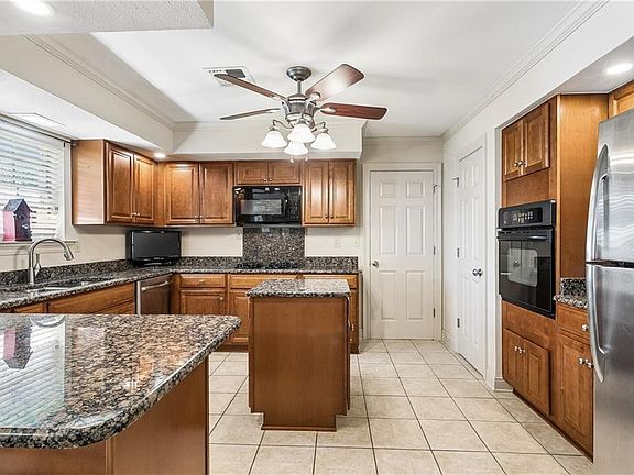 4th image of 4117 Lake Trail Dr