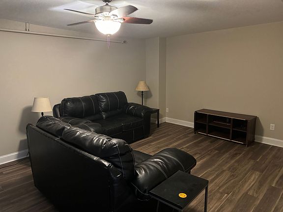 4th image of 8 Court St