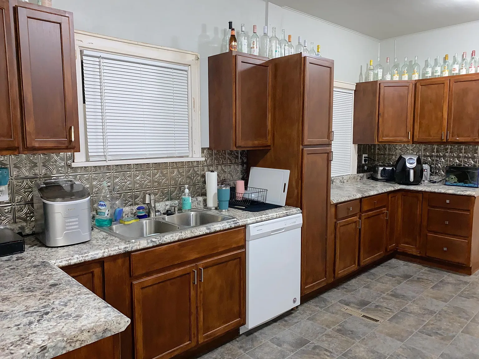 411 E Jefferson St — Photo 2