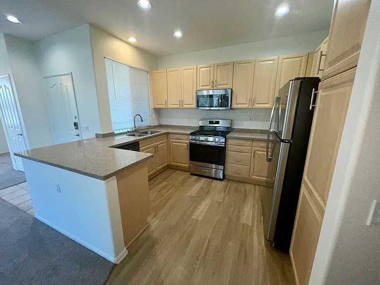 Via Ventura Apartments — Photo 35