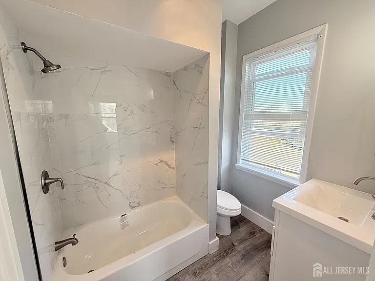 46 Hayward Ave #2 — Photo 5