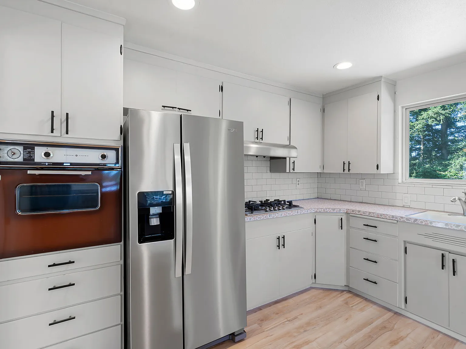 3 bed, 1400 sqft, $2,450 — Photo 4